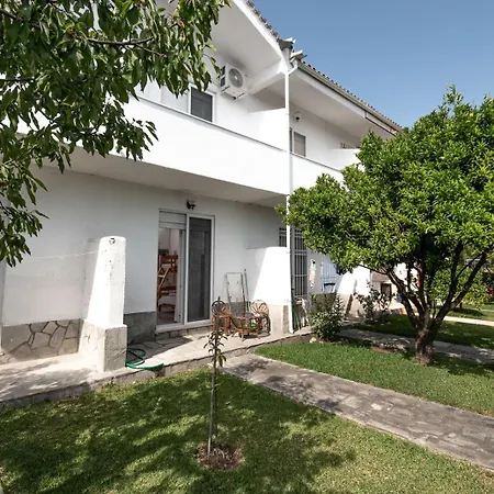 Three Sisters House *