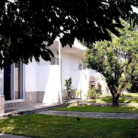 Three Sisters House *