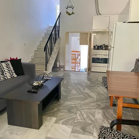 Three Sisters House Holiday home *