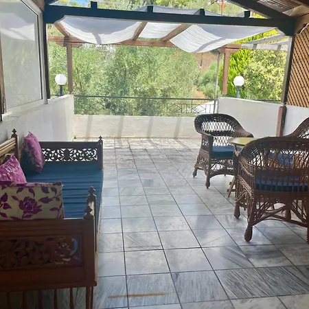 Holiday home Three Sisters House