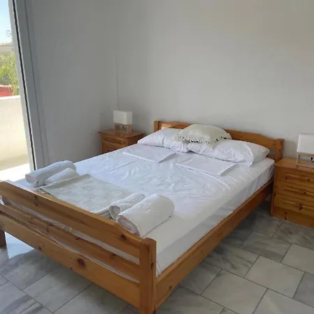 Holiday home Three Sisters House Mola Kalyva